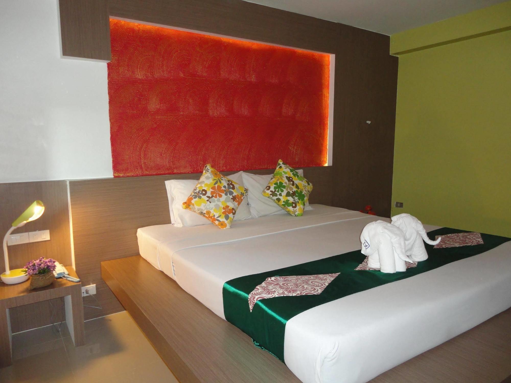 Hotel La Moon At Phuket - Sha Extra Plus Exterior foto